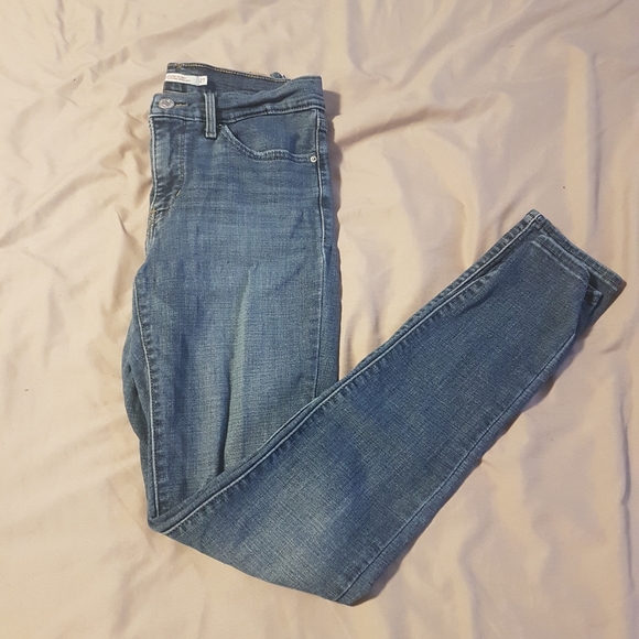 311 Medium Wash Levi Jeans - Picture 5 of 5